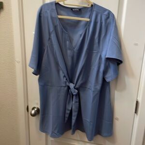 NWOT Bloomchic tie knot top 22-24